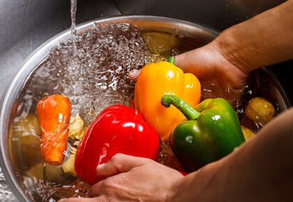 Jak Oszczędzać Wodę w Kuchni? Praktyczne Wskazówki